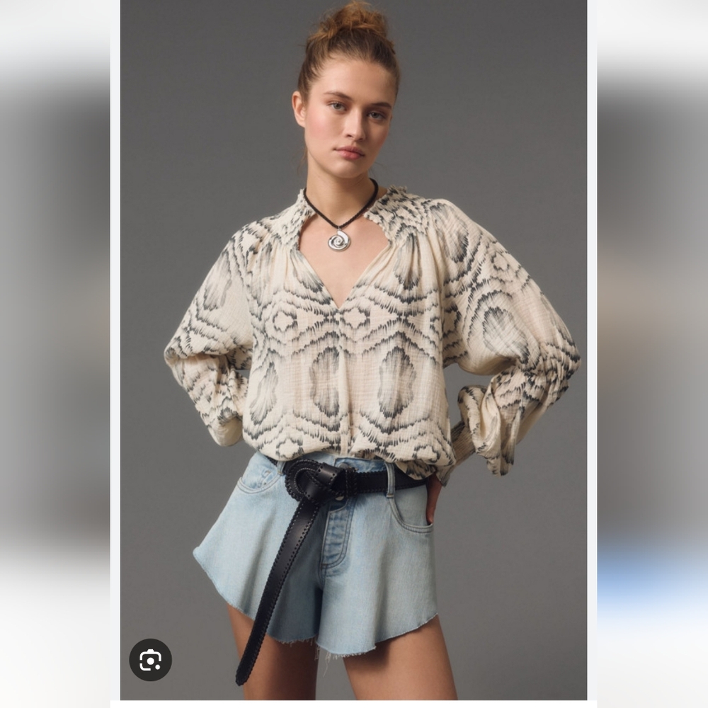 Elegant Patterned Blouse with Long Sleeves. Anthropologie